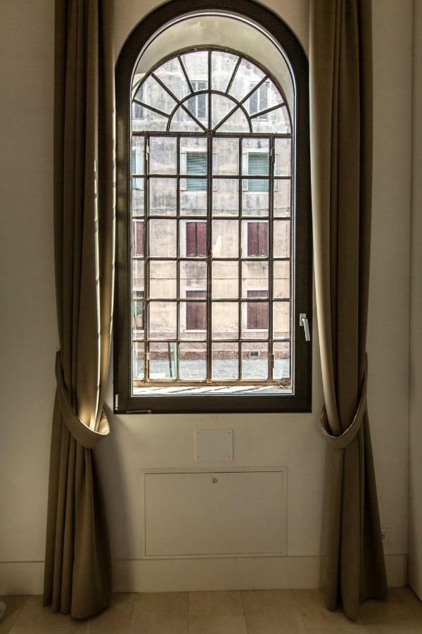 Elegant Fornasa Vecia, Canal View With A Beautiful Garden R&R Venice Luaran gambar